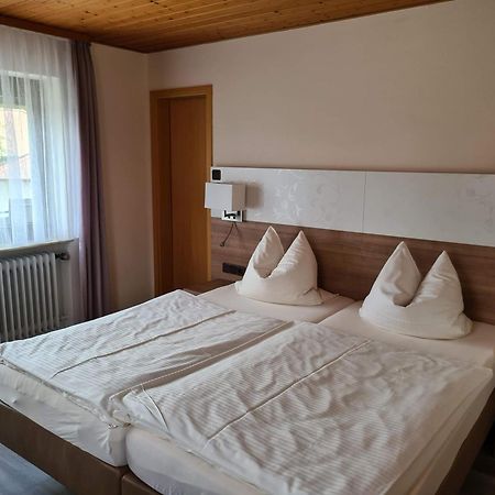 Pension Zum Grunen Wald Hotel Фойхтванген Екстериор снимка