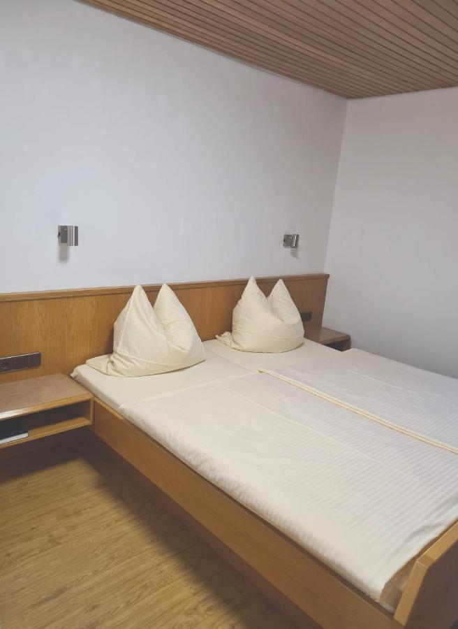 Pension Zum Grunen Wald Hotel Фойхтванген Екстериор снимка