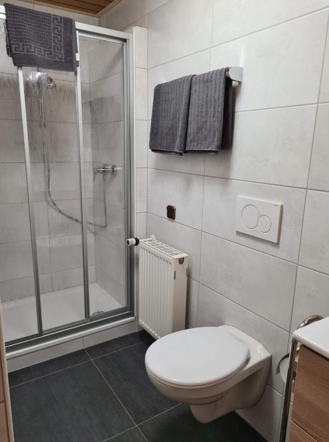 Pension Zum Grunen Wald Hotel Фойхтванген Екстериор снимка