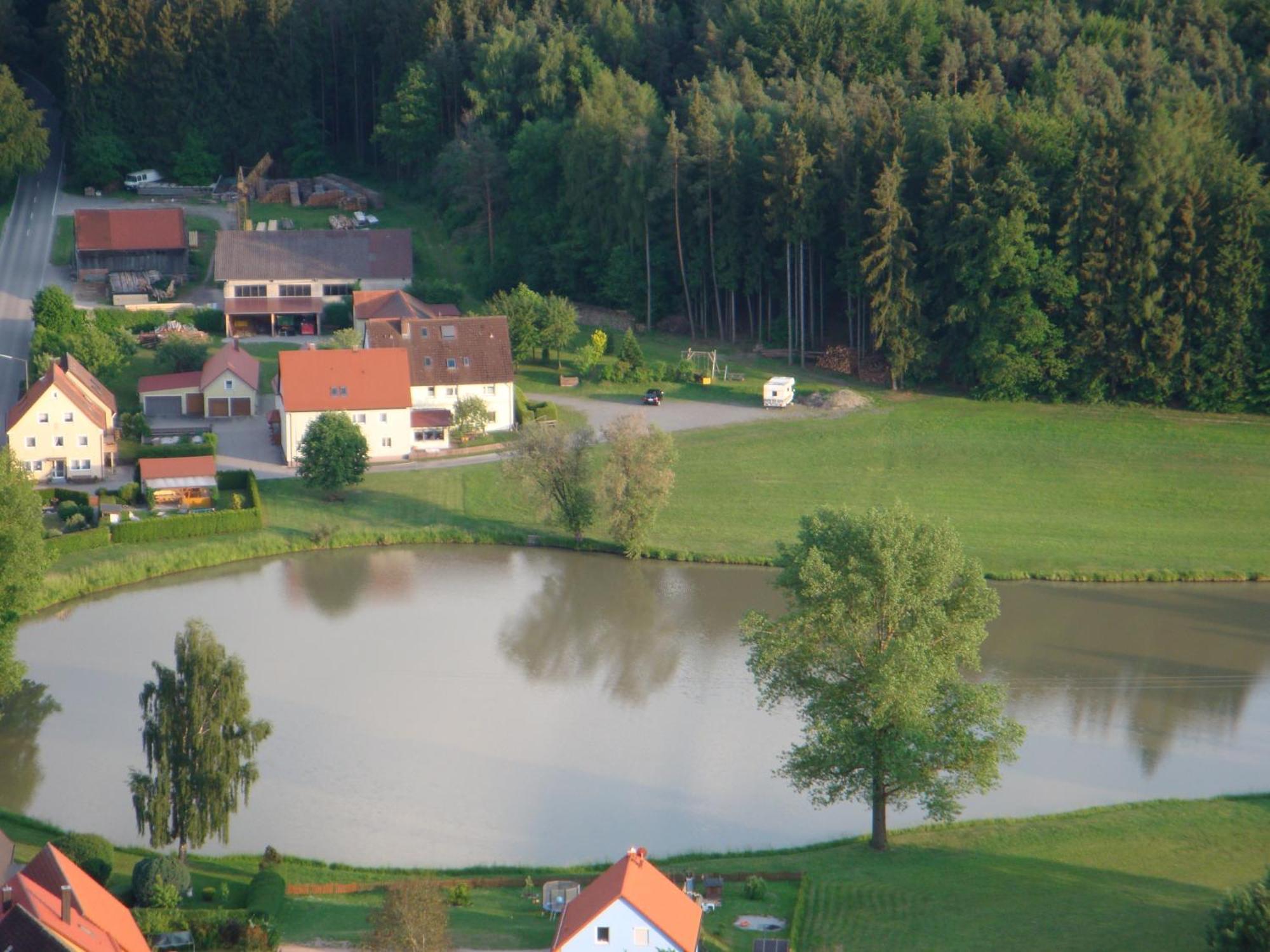Pension Zum Grunen Wald Hotel Фойхтванген Екстериор снимка