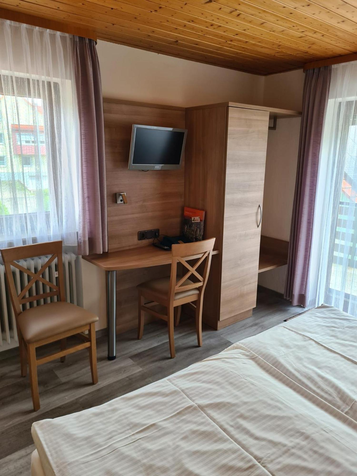 Pension Zum Grunen Wald Hotel Фойхтванген Екстериор снимка