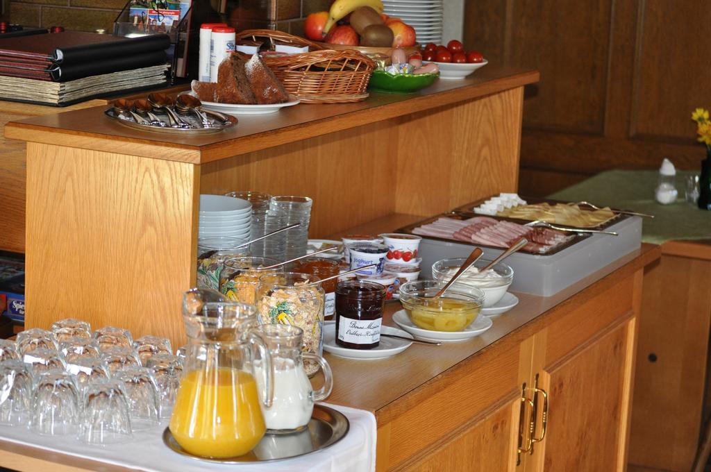 Pension Zum Grunen Wald Hotel Фойхтванген Екстериор снимка