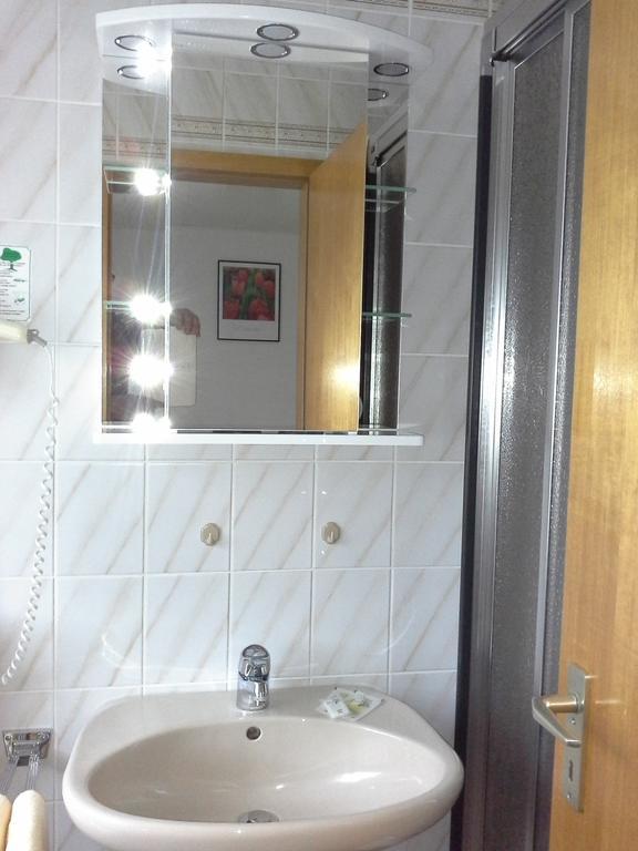 Pension Zum Grunen Wald Hotel Фойхтванген Екстериор снимка
