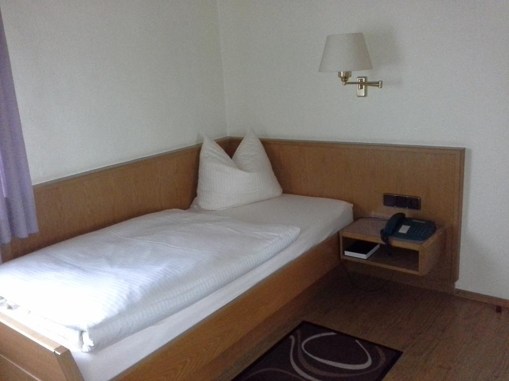Pension Zum Grunen Wald Hotel Фойхтванген Екстериор снимка