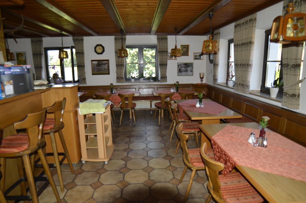 Pension Zum Grunen Wald Hotel Фойхтванген Екстериор снимка