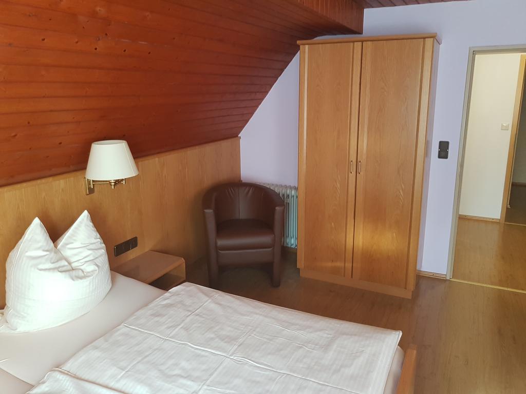 Pension Zum Grunen Wald Hotel Фойхтванген Екстериор снимка